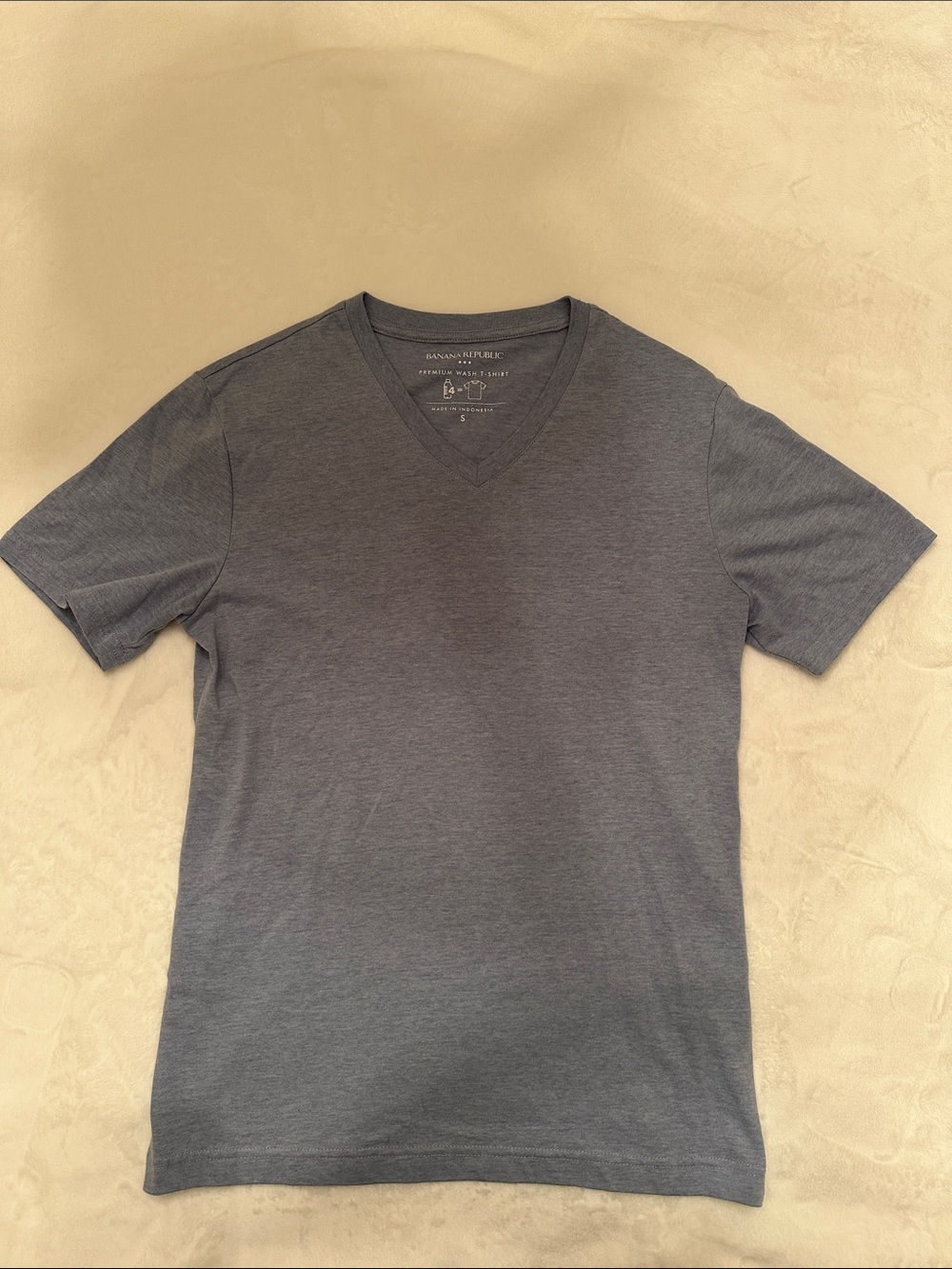 Banana Republic Men’s V-Neck Tee — Heather Blue